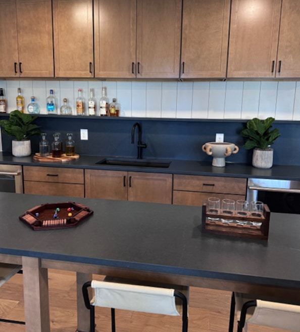 Kitchen with navy island